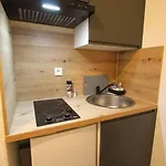 Le Republique Grand Wi-fi / Netflix Apartment *