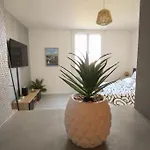 Le Republique Grand Wi-fi / Netflix Apartment *